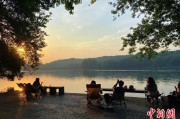 自己算命“移动卧室”重塑旅行方式 “Z世代”爱上车轮上的家