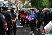 自己算命美国多地举行“没有国王”抗议活动